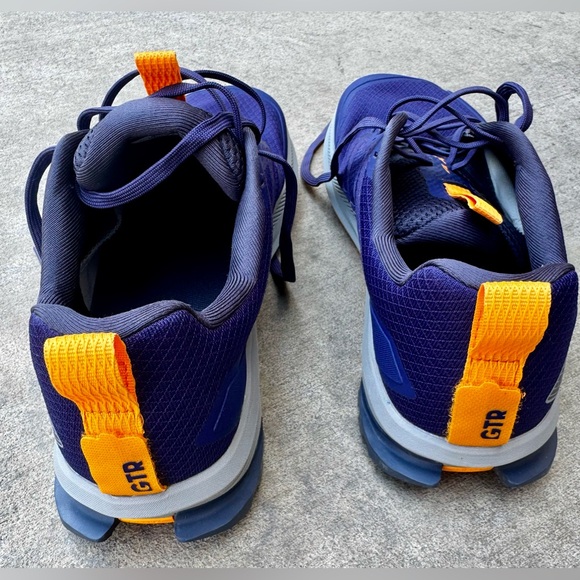 Altra Lone Peak 9 size 10 - Picture 5 of 10